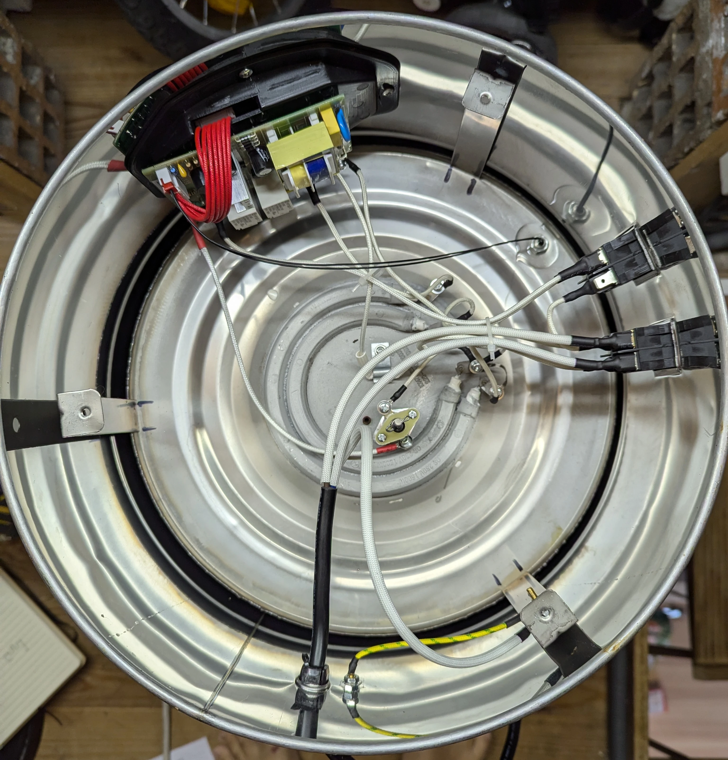 Picture of the inside of the kettle